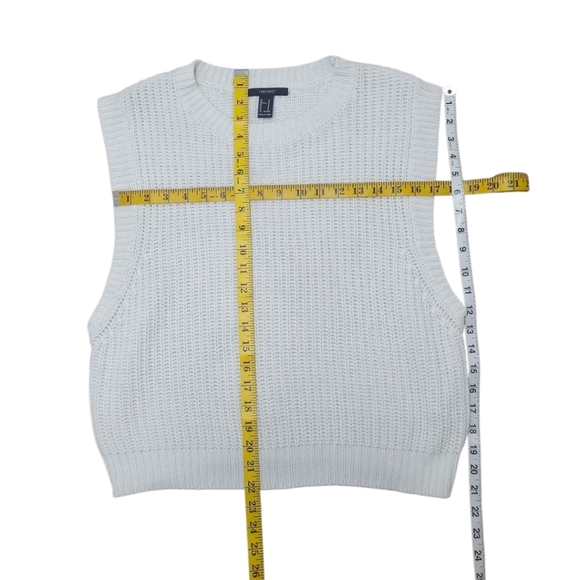 Chunky Knit Sleeveless Sweater Vest with Large Arm Openings Size Medium - Picture 5 of 7